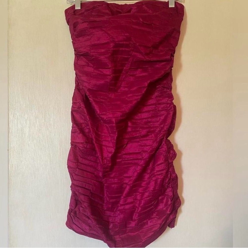 Romeo & Juliet Couture Strapless Fuchsia Dress